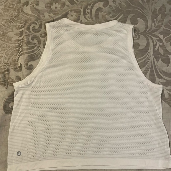 Lululemon crop workout tank - Picture 2 of 2